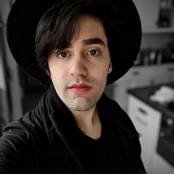 Meet your Posher, George - Picture 1 of 1